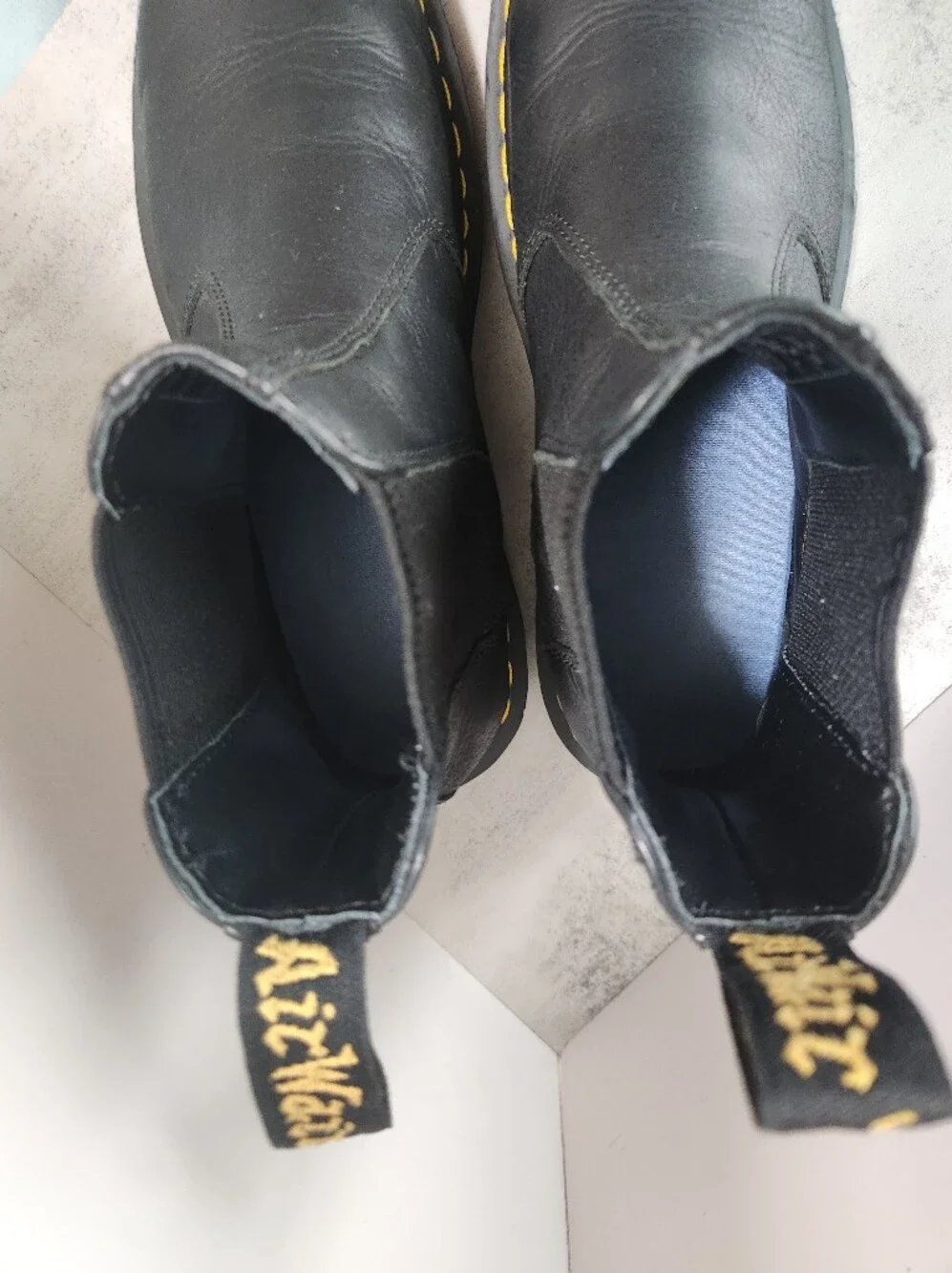 Dr. Martens 2976 Smooth Leather Chelsea Boots - Black US 8M/ 9W